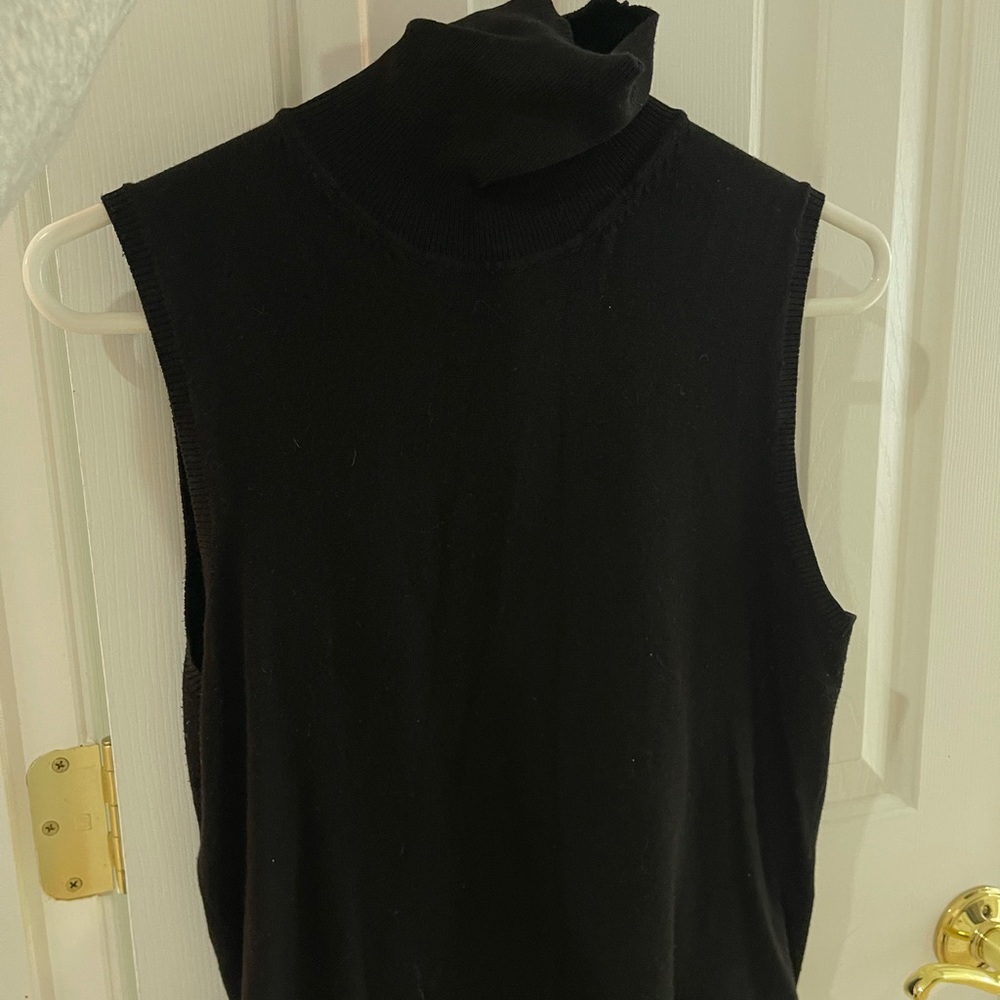 Turtle neck sweater vest
